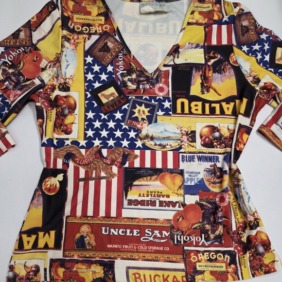 Monroe & Main Graphic V-Neck Top Size S Y2K Americana Print Short Sleeve - Picture 2 of 6